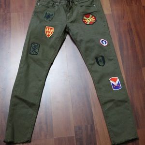 Miss Me’s Skinny Jean with Patch Accent Detail